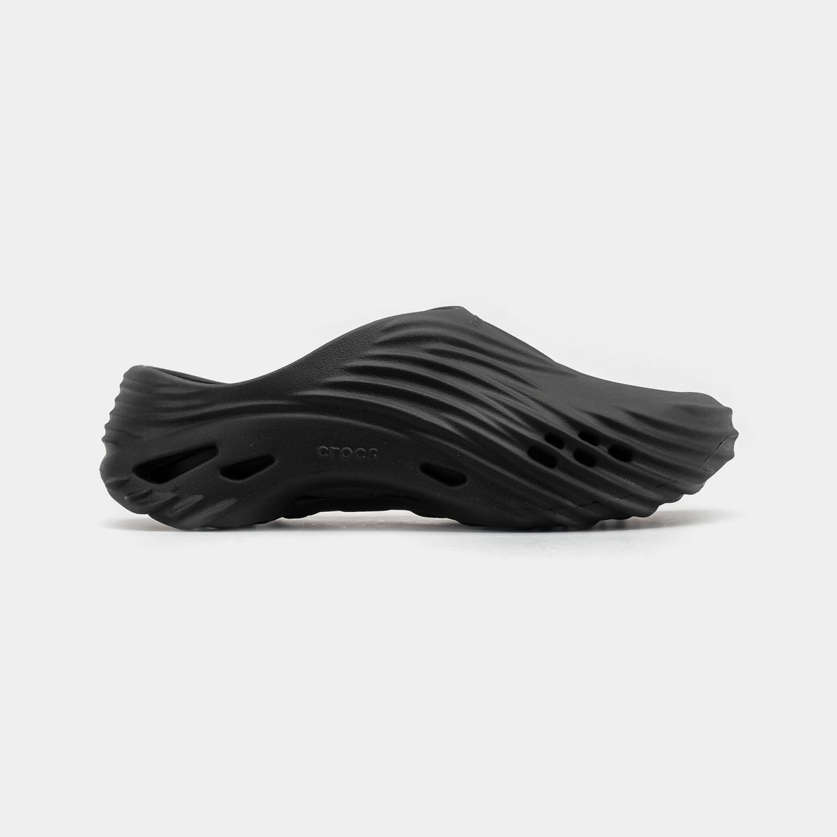 Sandalias Crocs Echo Wave (Black — Negro